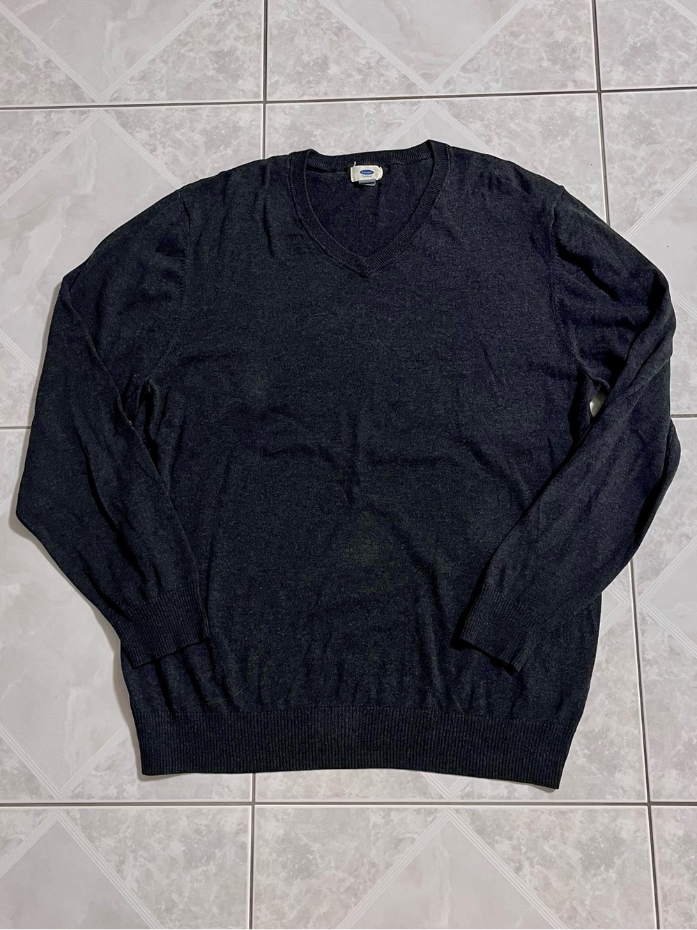 Old Navy Men's Dark Gray V-Neck Sweater